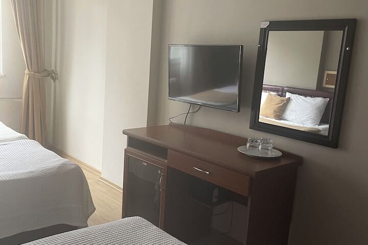Room 14 of 22