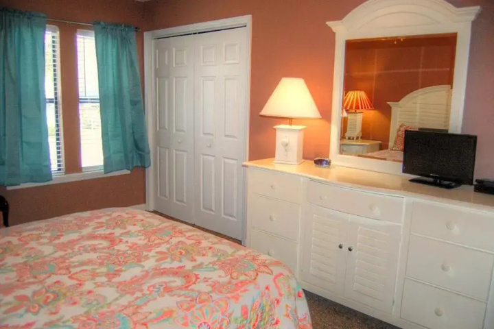 Room 6 of 12