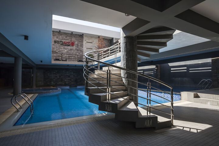 Pools & Facilities