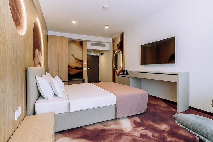 Room 34 of 76