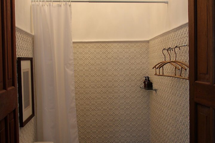 Room 16 of 40