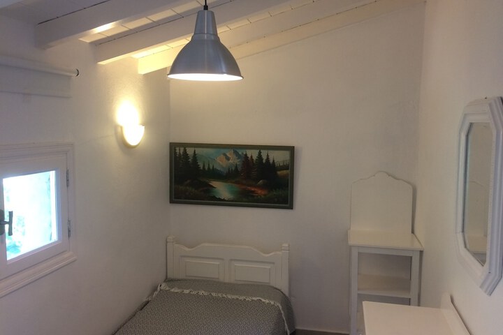 Room 3 of 47