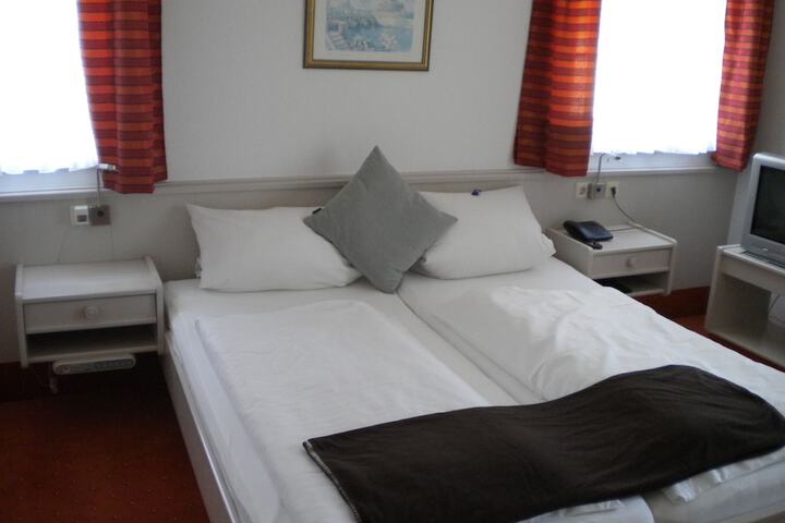 Room 3 of 39