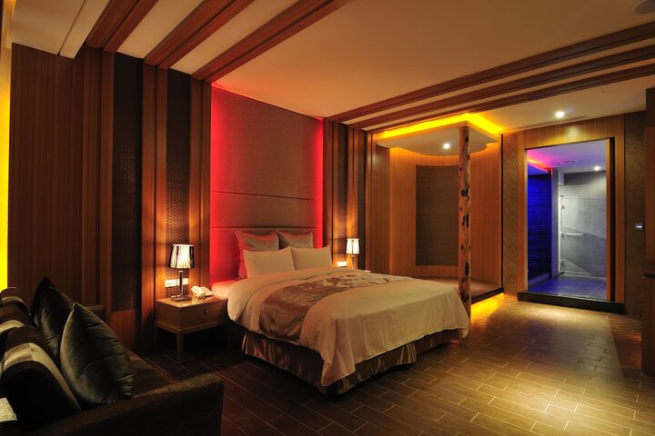 Room 15 of 50