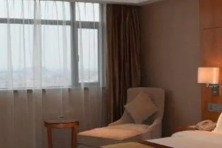 Room 7 of 16