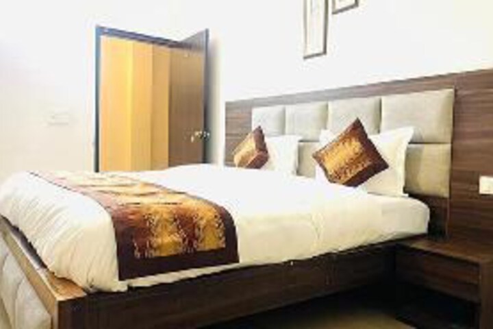 Hotel Golden Admire Couple Friendly Hotel Noida Sector 56