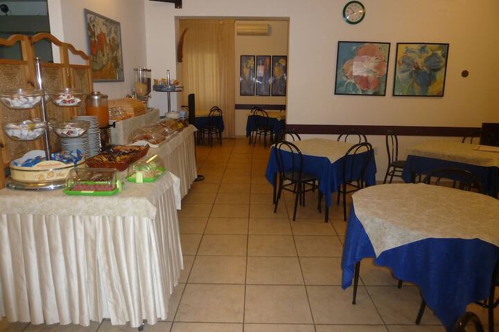 Breakfast area