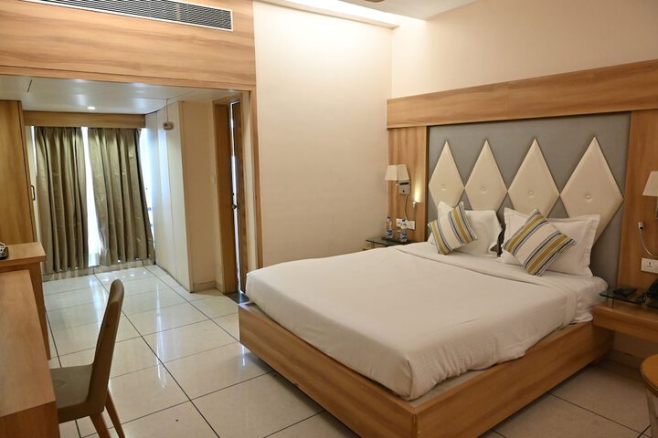 Room 6 of 15