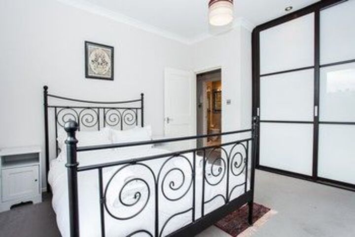 Room 4 of 12