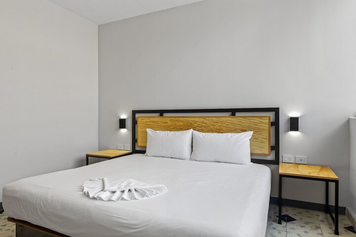 Room 8 of 40
