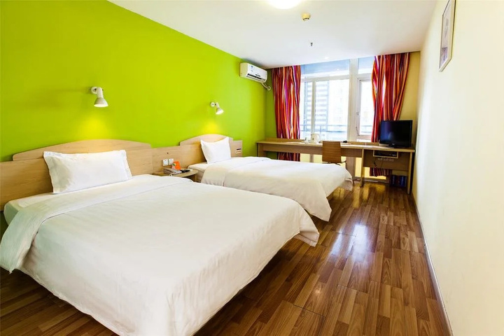 Room 15 of 19