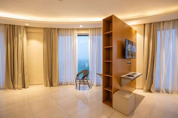 Room 3 of 7