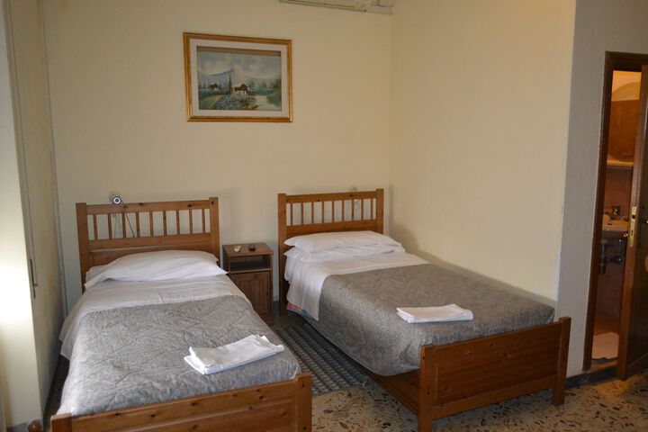 Room 6 of 17