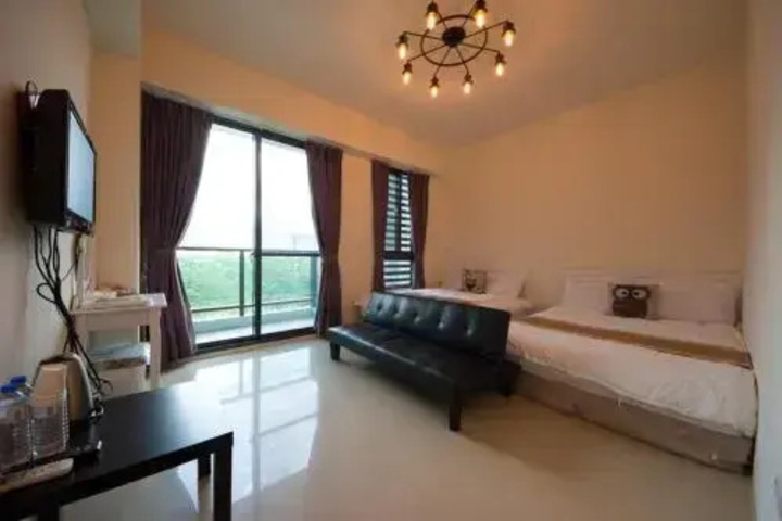 Room 5 of 9