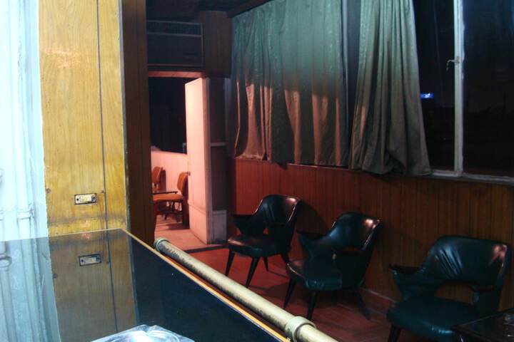 Lounge 42 of 53