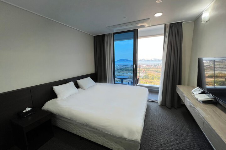 Room 13 of 23