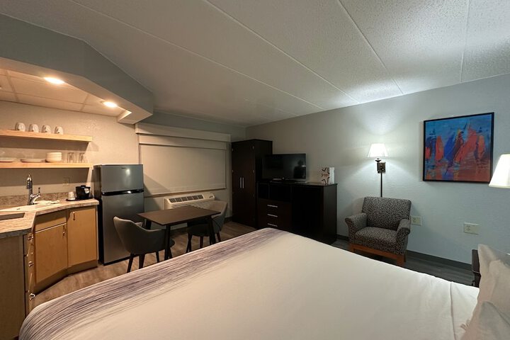 1 King Bed Mobility Accessible (17 of 40)