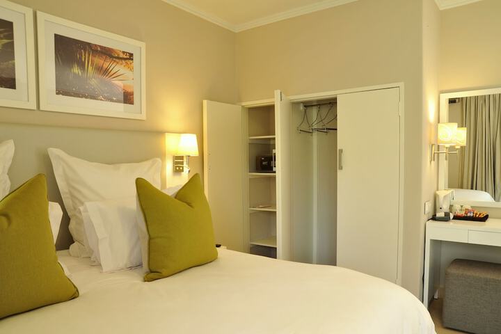 Room 9 of 220