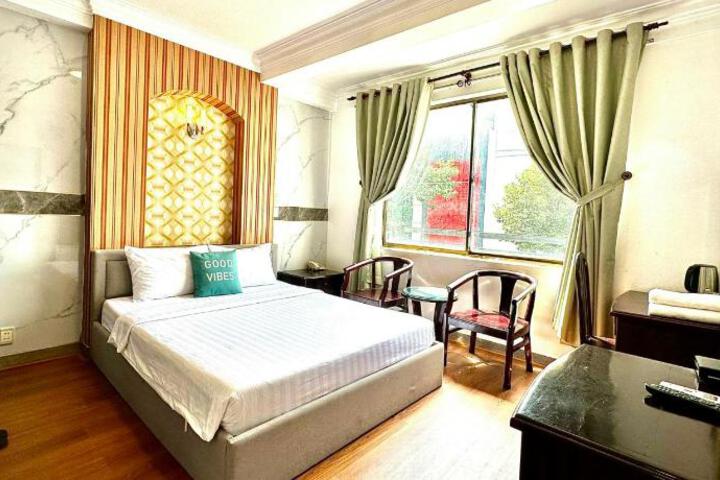 Hotel Suite Photo