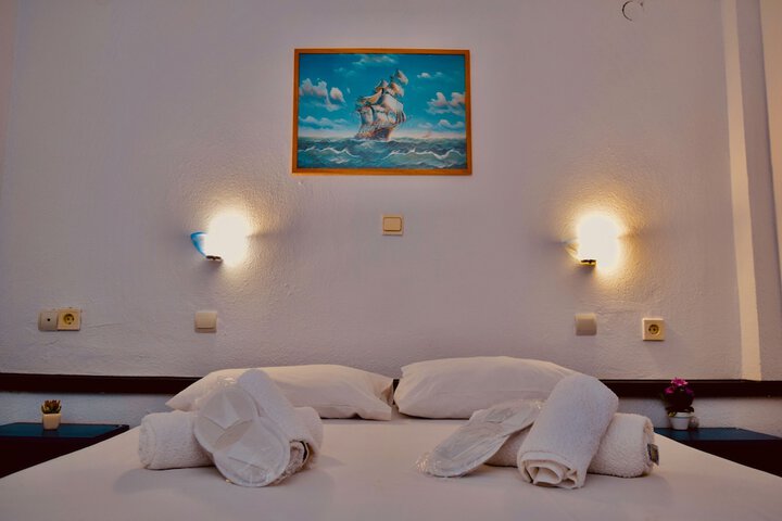 Room 12 of 28