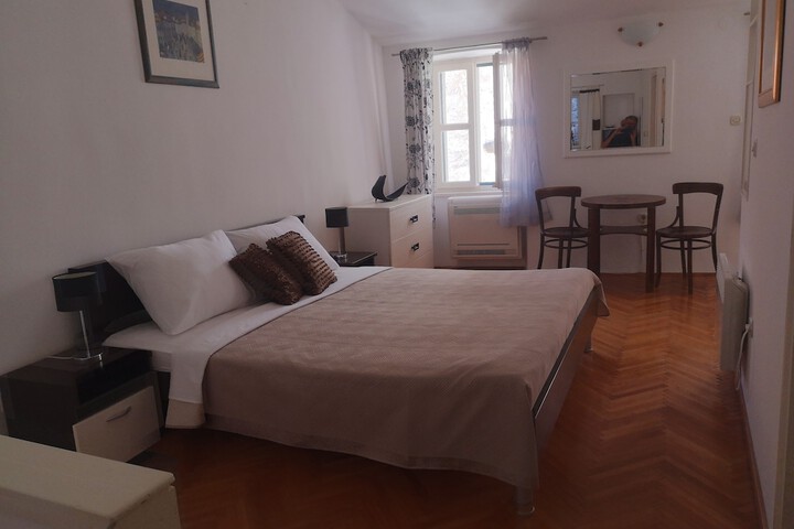 Room 6 of 24