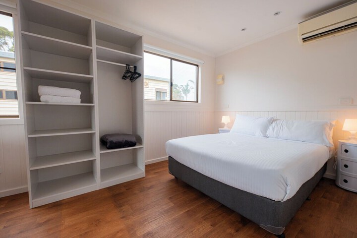 Room 32 of 154