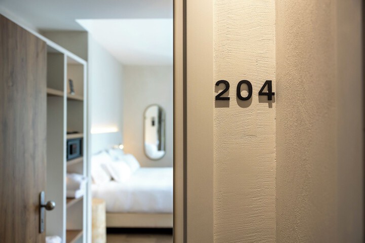 Ballroom/Hall 88 of 90