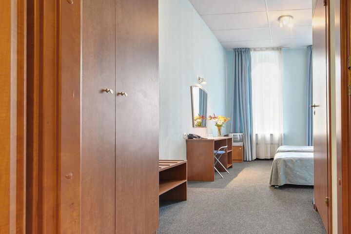 Room 17 of 35