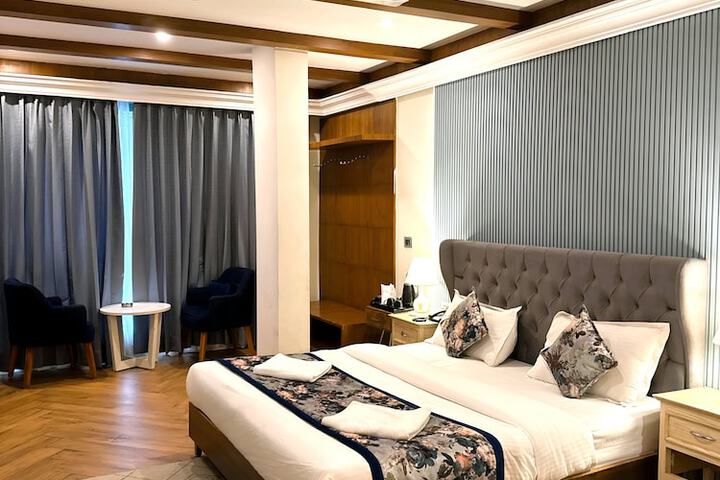 Room 30 of 53