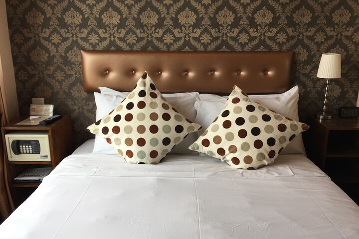 Room 8 of 35