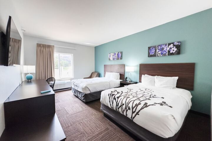 2 Queen Beds (7 of 8)
