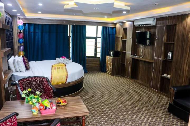 Room 2 of 14