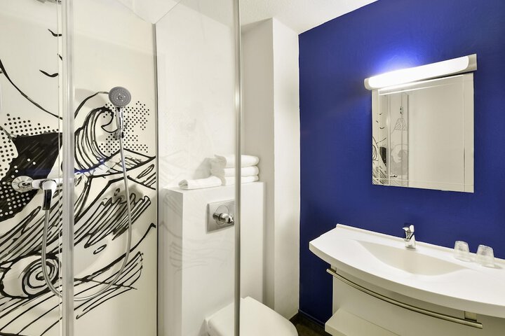 Room 9 of 34
