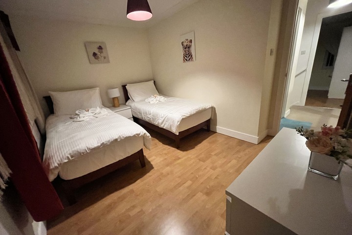 Room 4 of 35
