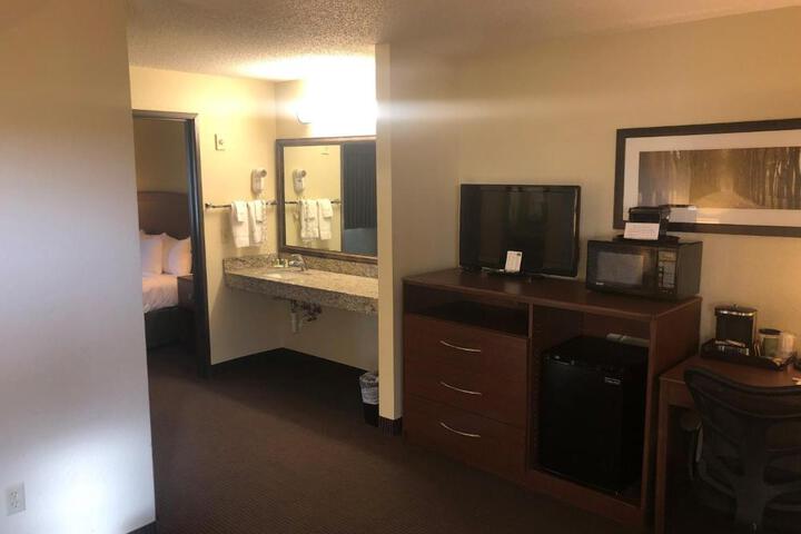 1 King Bed Suite (5 of 17)