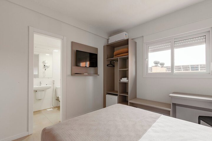 Room 10 of 34