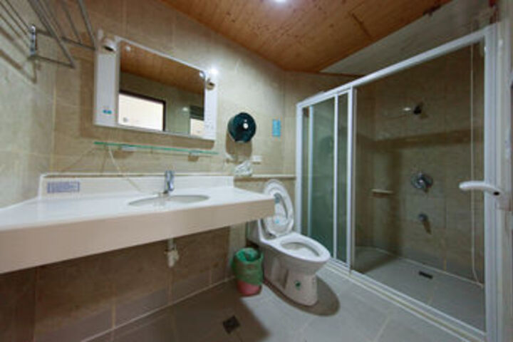 Room 4 of 18