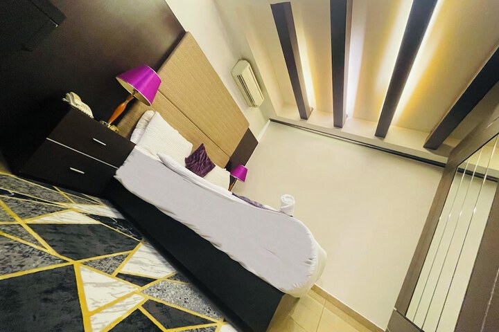 Room 2 of 28