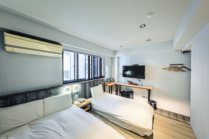 Room 19 of 42