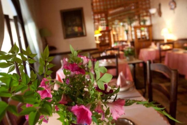 Dining 18 of 30