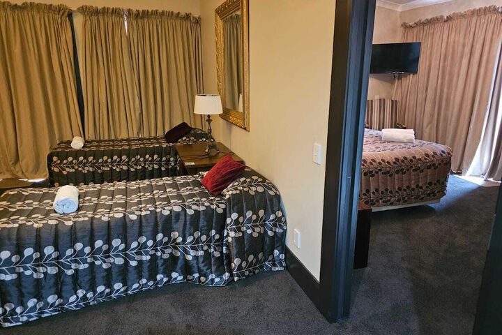 Room 43 of 104