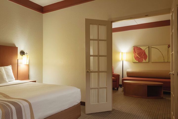 1 King Bed (7 of 15)