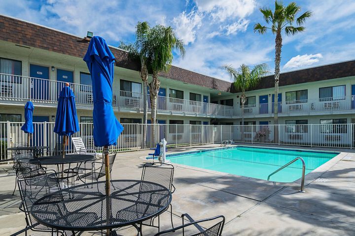 Hotel Pool