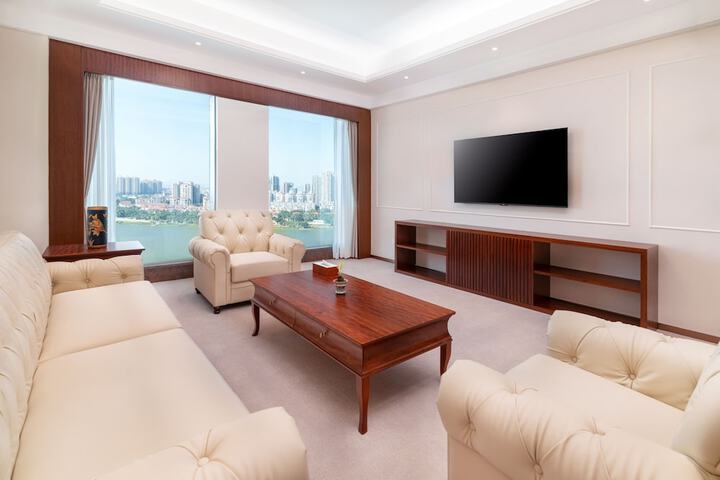 Room 17 of 42