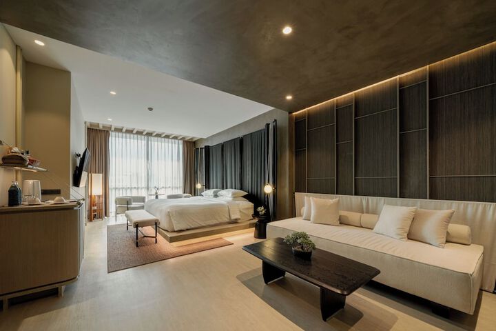 Room 6 of 111
