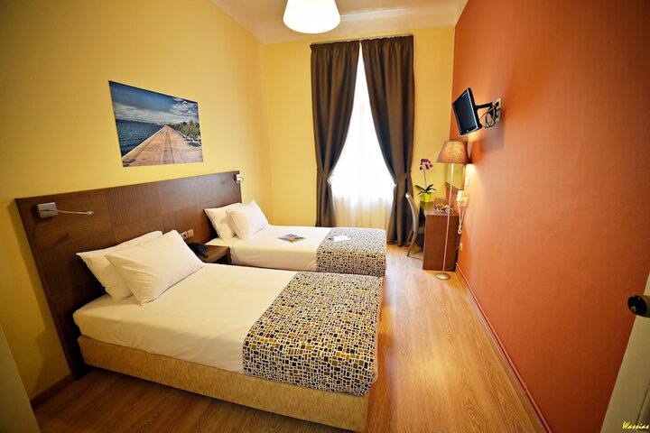 Room 3 of 43