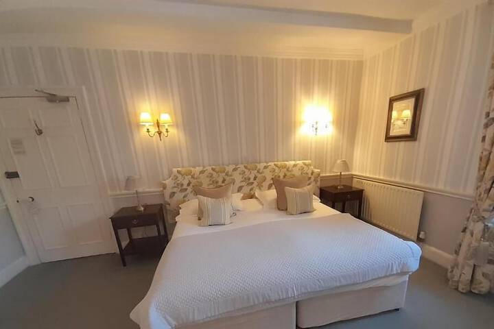 Room 3 of 41