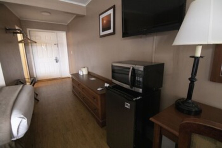 Room 28 of 168