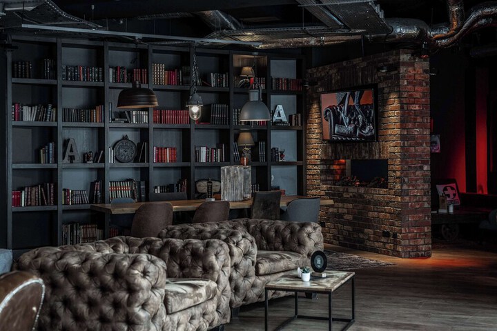 Lounge 27 of 41