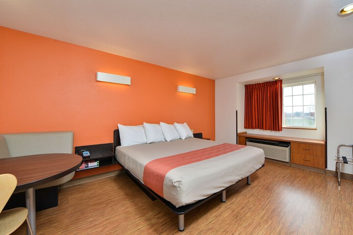 Room 10 of 31